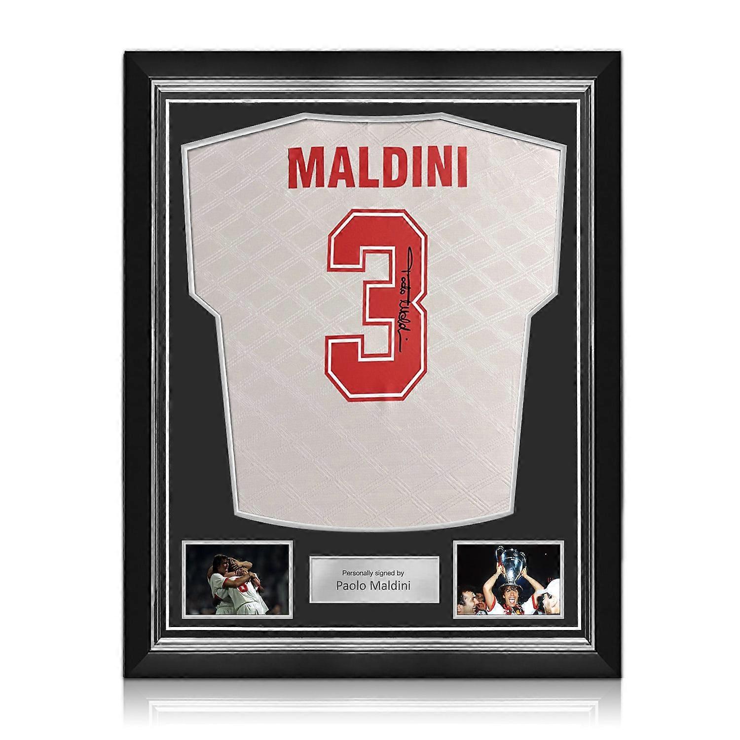 保罗·马尔蒂尼 (Paolo Maldini) 在 1994 年欧洲杯决赛中签署了 AC 米兰的球衣。高级框架