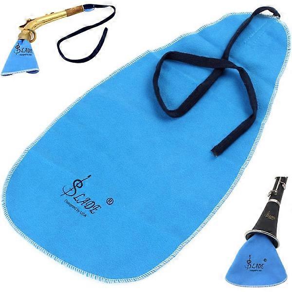 Un chiffon de nettoyage pour saxophone, le saxophone directement