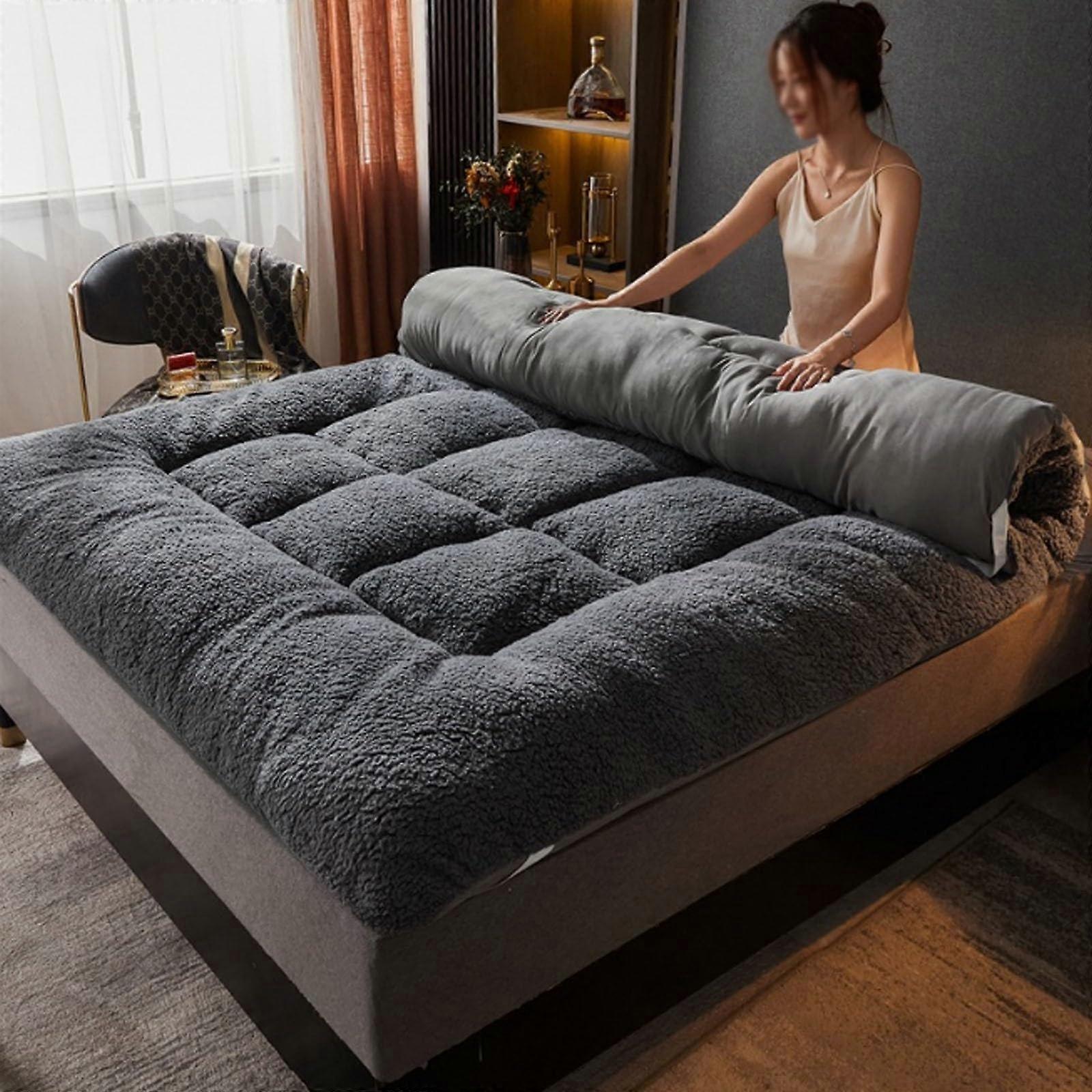 Foldable futon mattress topper in Queen size, soft and thickened gray mat for camping, dormitories, and tatami sleeping (Gray, 180 * 200cm).