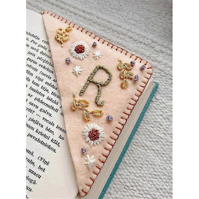 Personalized Hand Embroidered Corner Bookmarks Felt Triangle Marker Bookmarks Gifts For Reading Lovers For Reader Teacher Gift