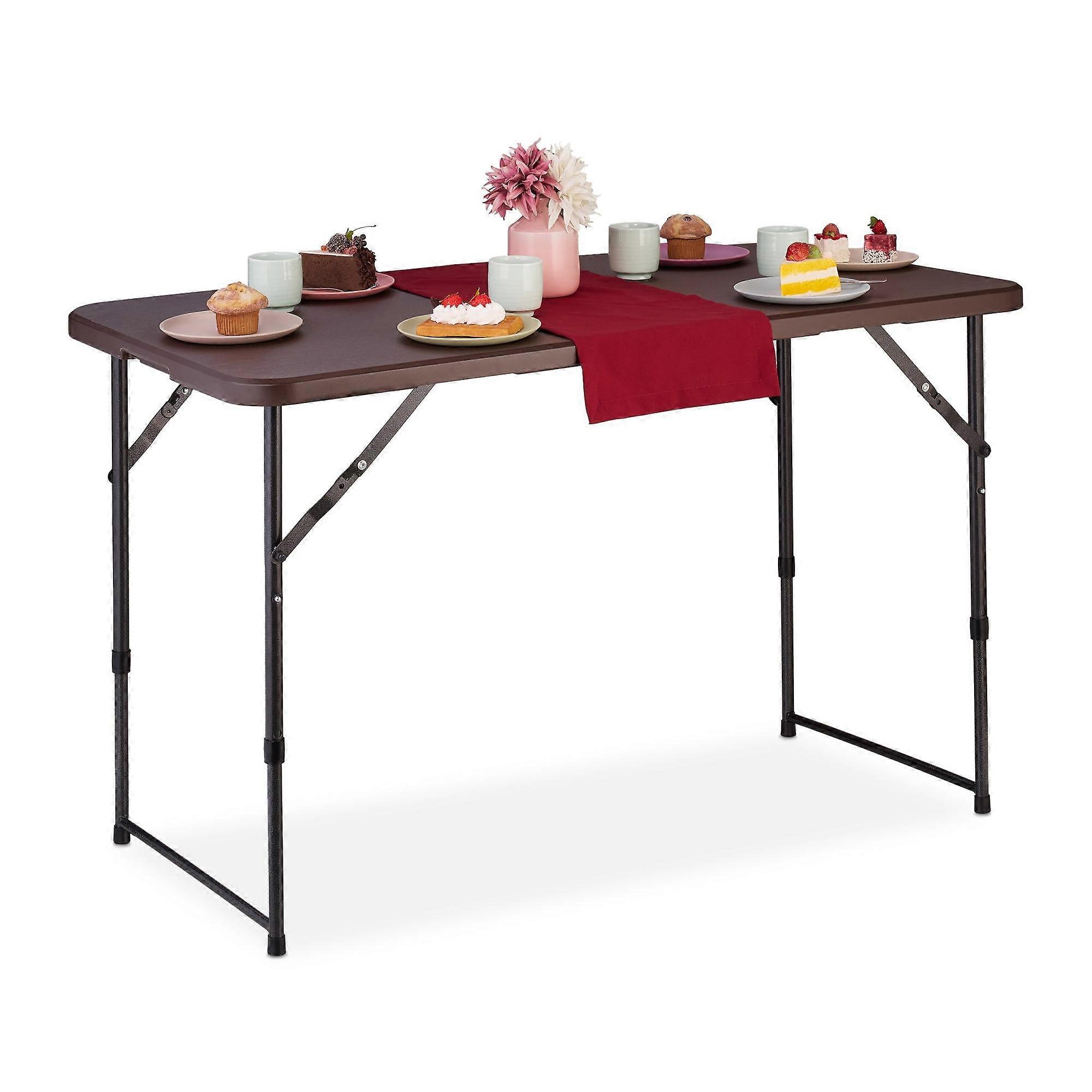 Foldable camping table