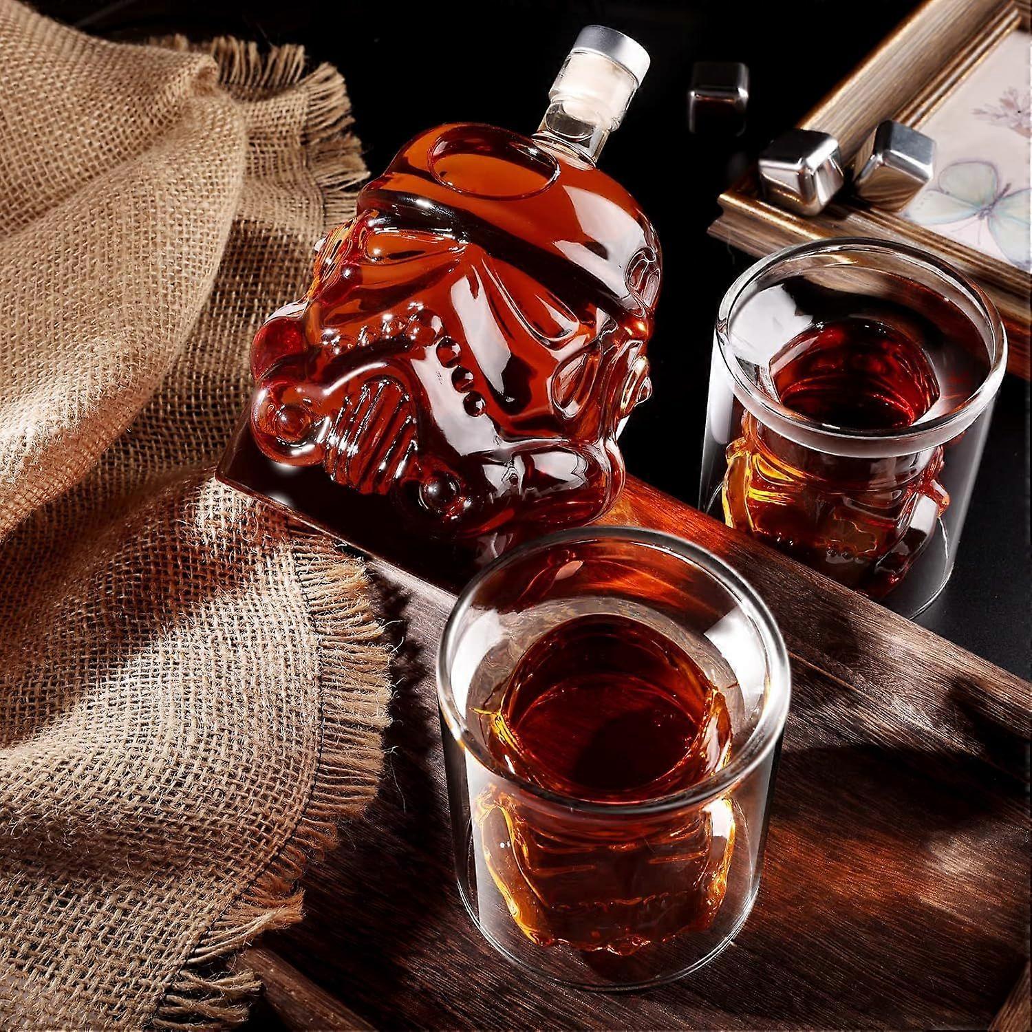 This new, transparent whiskey decanter set comes with two 150ml glasses, perfect