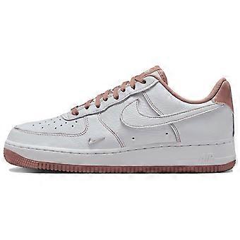 Buty do skateboardingu Nike Air Force 1 Leather Low top damskie, biało-różowe IB6543-100