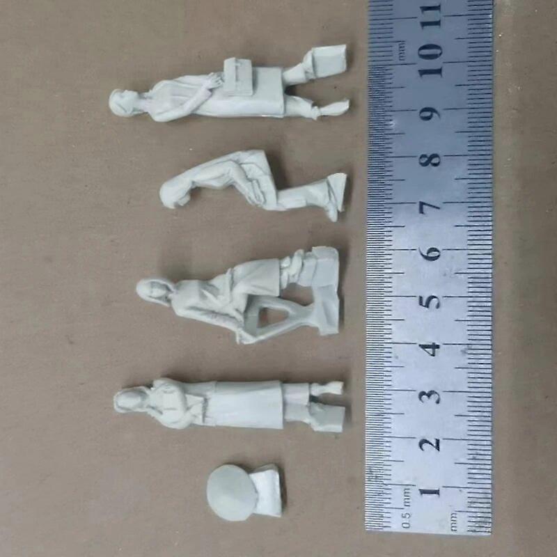 1/35 Scale Vietnamese Students 4 People Resin Figures Unassembled and Unpainted Model Kit Toys