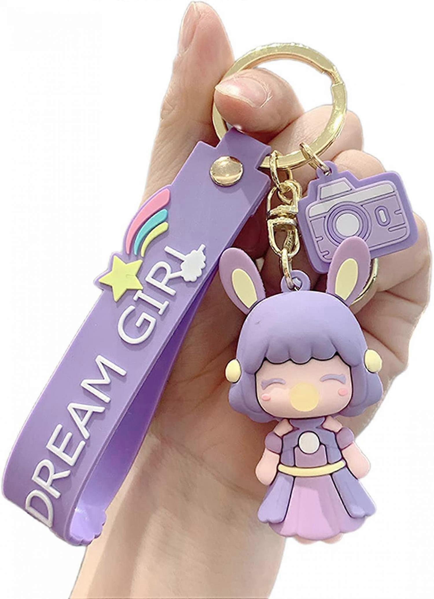AVEKIレディースガールかわいいPVCキーホルダー、女性のバックパックのための3Dギフト、金属製のキーホルダーペンダントの装飾車のキー、ギフトバッグ、紫が含まれています