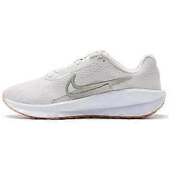 Nike Downshifter 13 Phantom Light Bone Gum Ljusbrun Neutral Olivgrå Dam FD6476-010