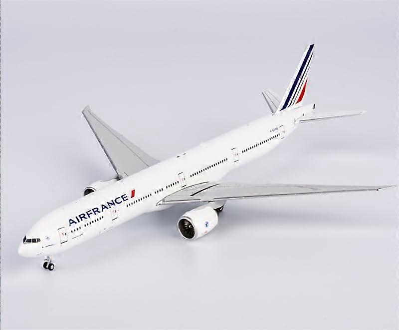 777300ER 1:400 Scale Diecast Model Fully Assembled Collectible Display