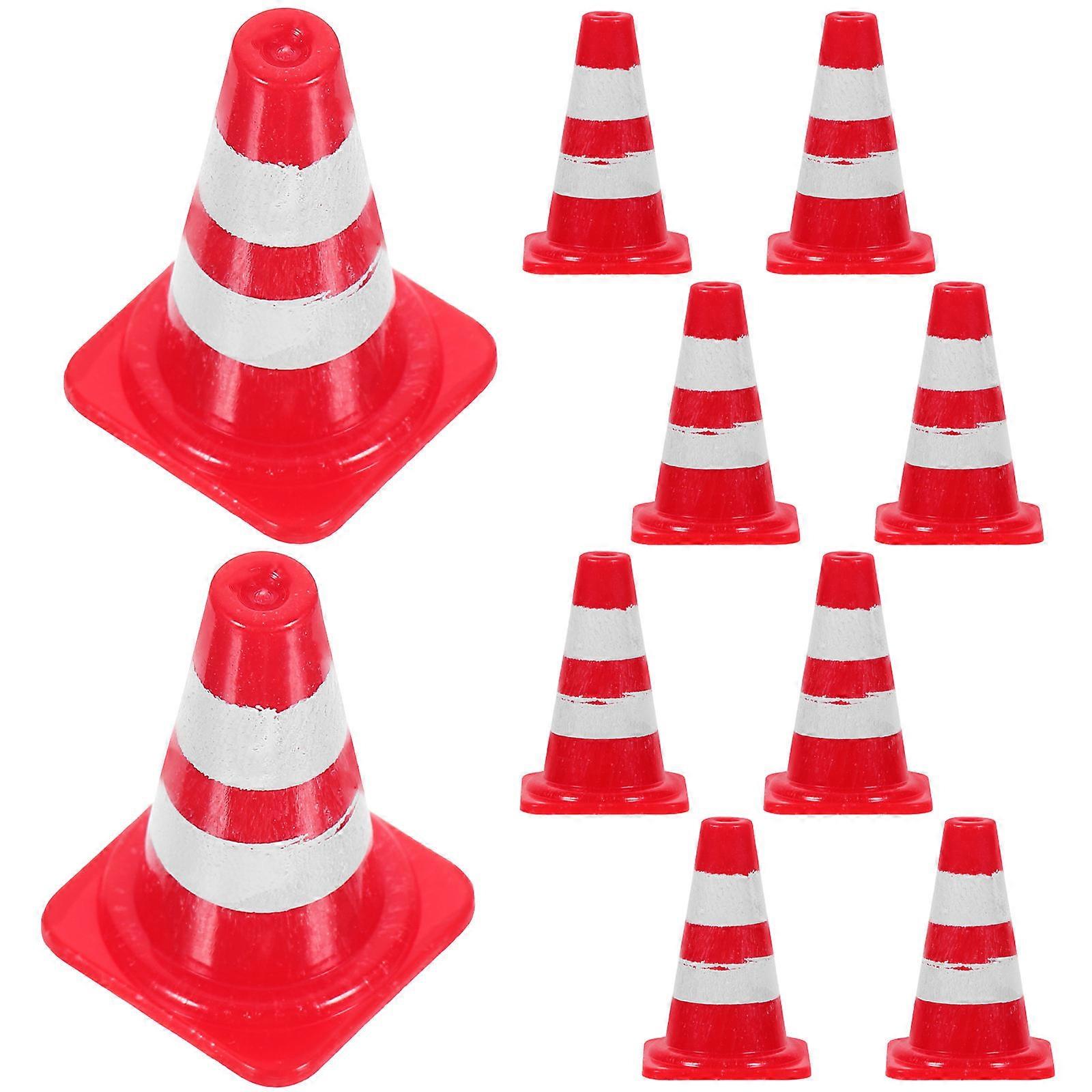 Miniature Traffic Cones Doll House Models for Educational Use 40Pcs