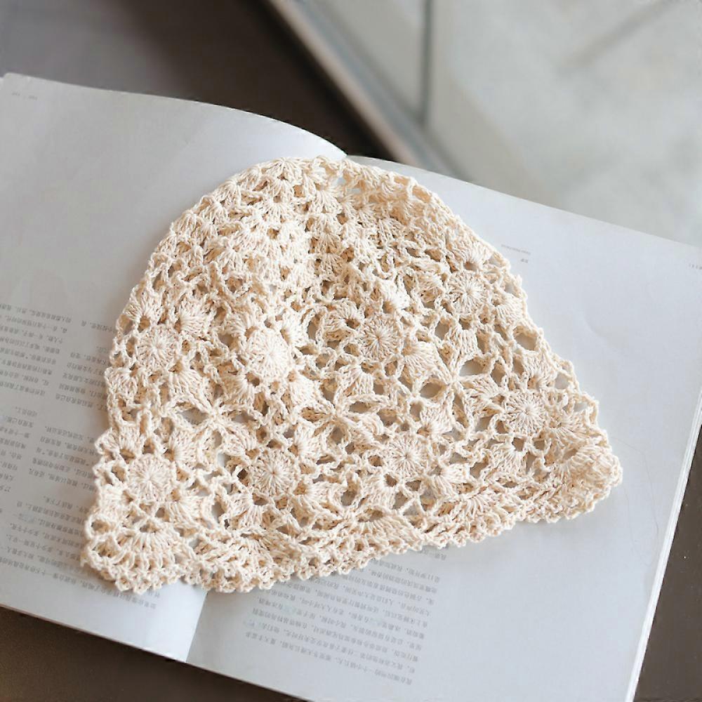 Women's crochet hat with floral pattern – Elegant, airy headwear in vintage style for spring and summer