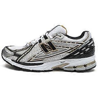 New Balance NB 1906R Chaussures de running basses unisexes, style rétro tendance, en mesh, textile et cuir synthétique, blanches et argentées (M1906RA).