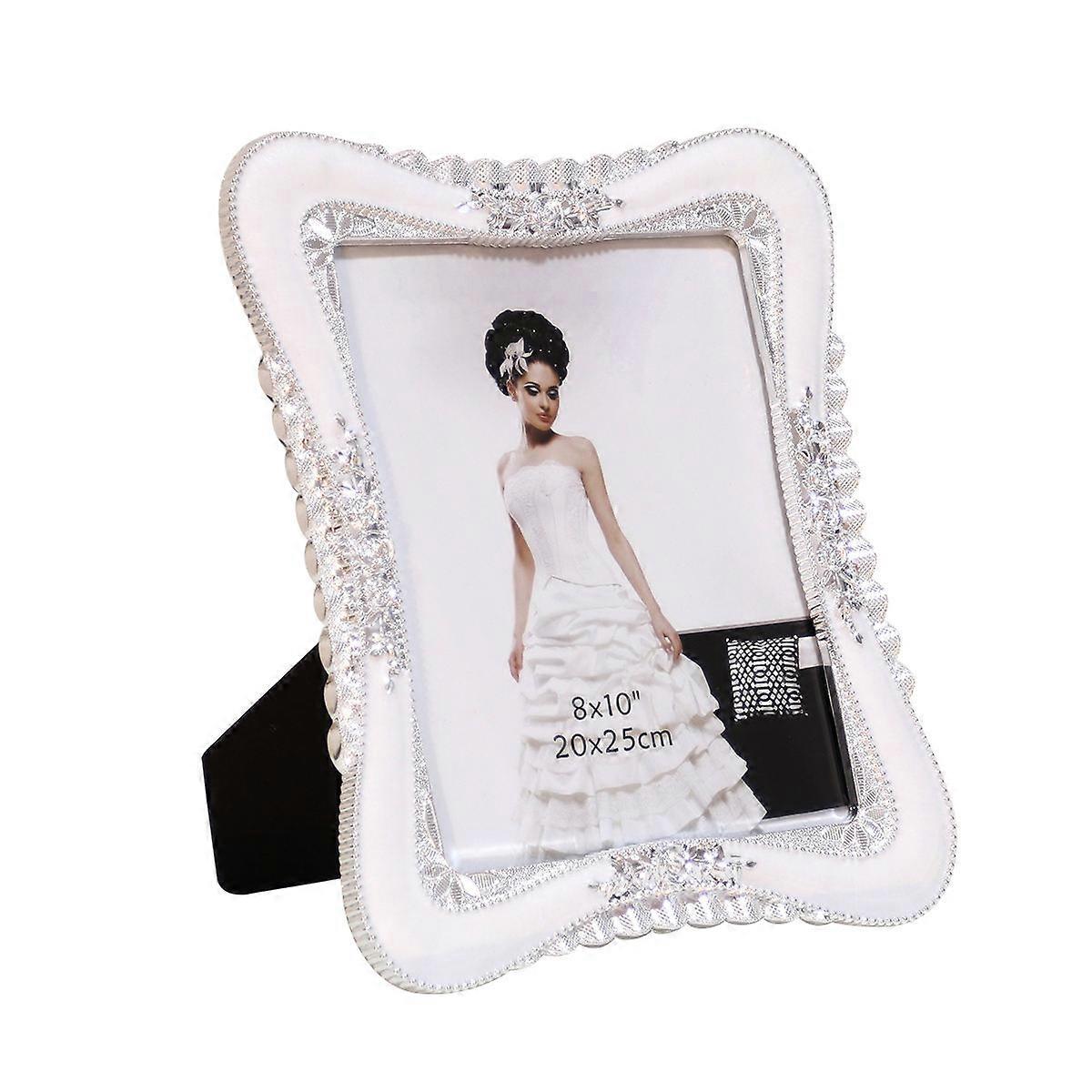 Memories Frame, Combines Romantic Feelings with Practical Design, Craftsmanship