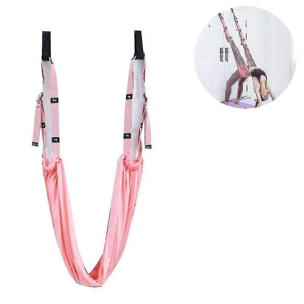 Ensiluokkainen jooga trapetsi, vyötärö- ja takajalka venyttely oven takapenkkien apuvälineellä