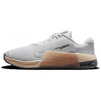 Nike Metcon 9 'White Metallic Gold Grain' da donna DZ2537-104