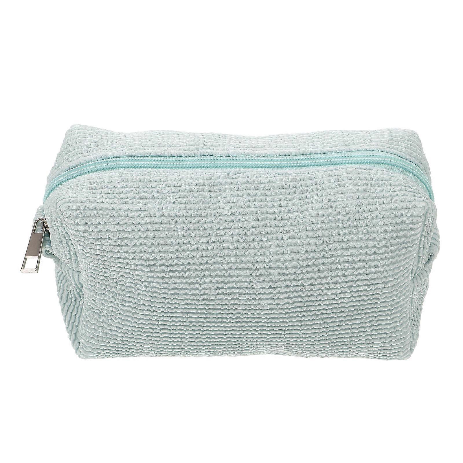 Travel-Friendly Cosmetic Bag with Easy Opening and Closure System