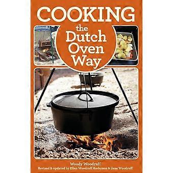 Cooking The Dutch Oven Way - Woody Woodruff - Paperback - en Book