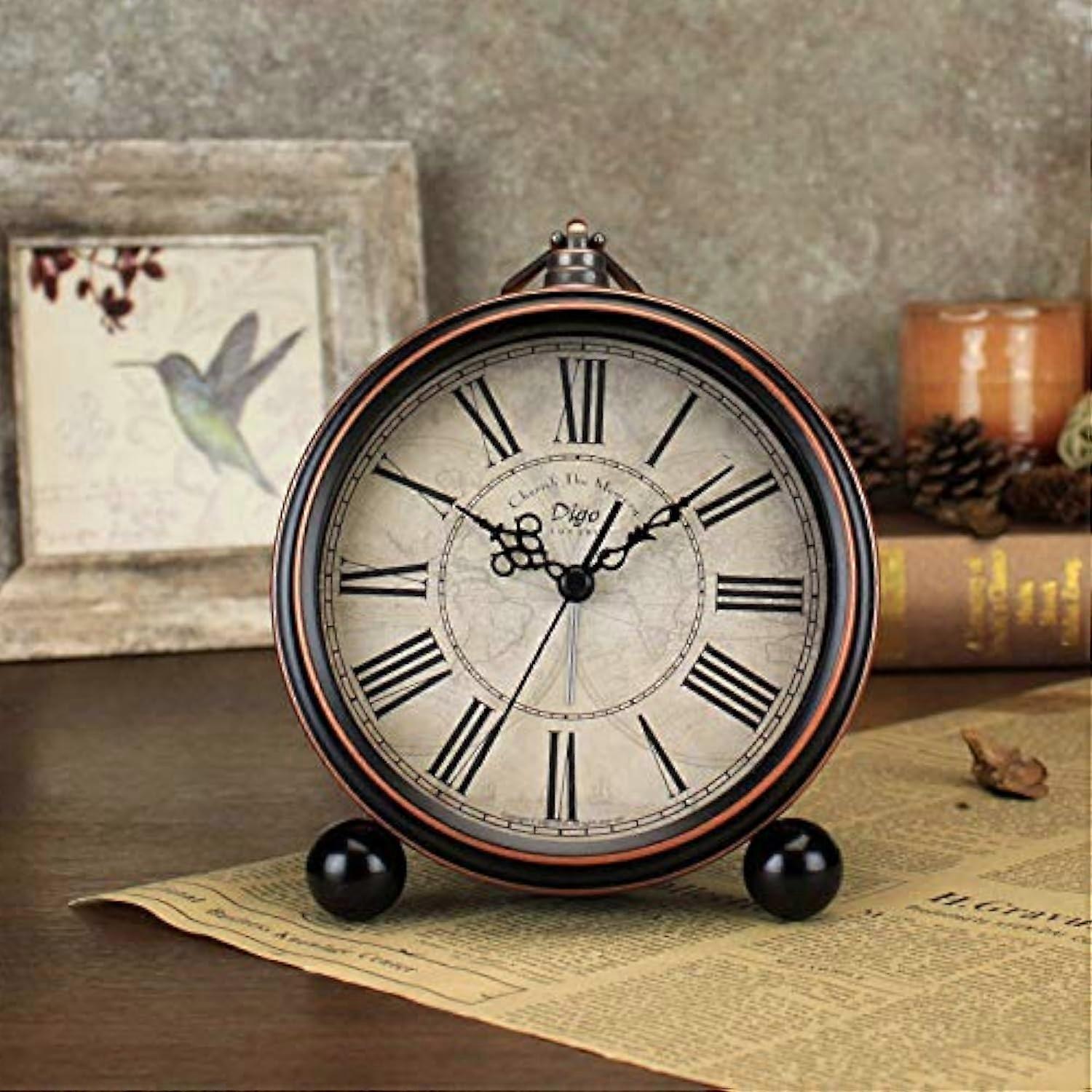 Retro alarm clock, silent sweep second movement, suitable for bedside use, metal and high-definition glass material