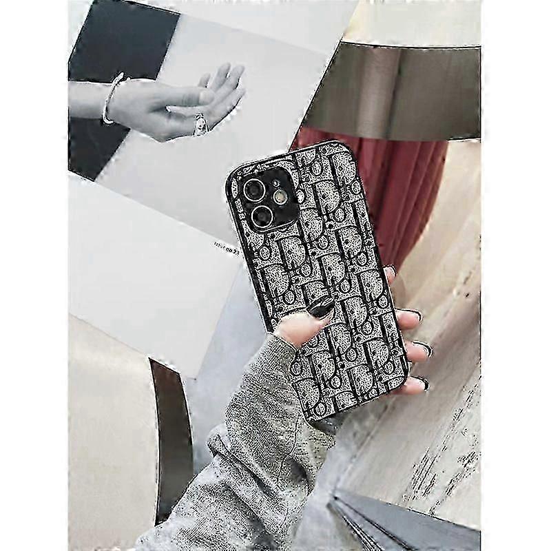 Capa de celular clássica e moderna para iPhone: estilo retrô com cobertura total.