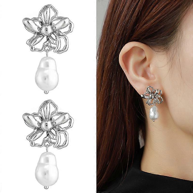 Pearl And Flower Earring