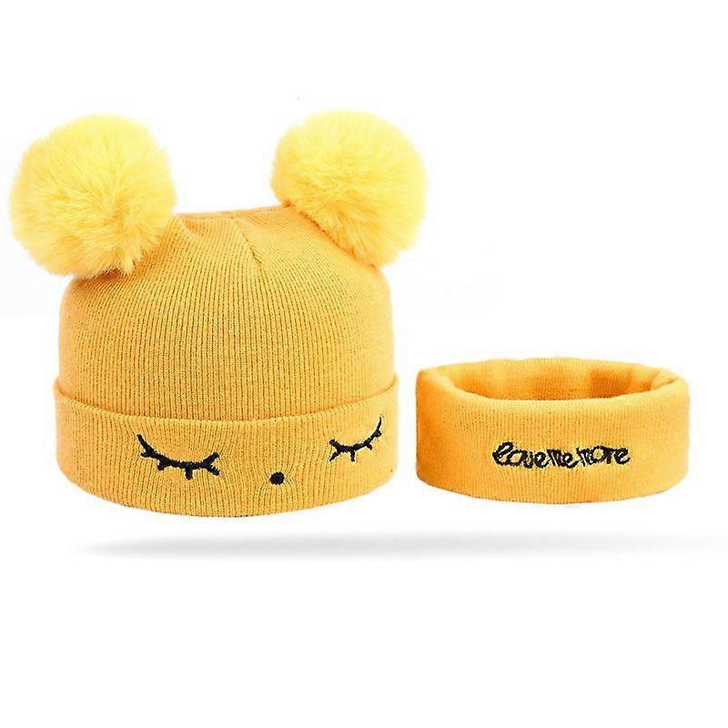 Gorra de bebé con los ojos cerrados