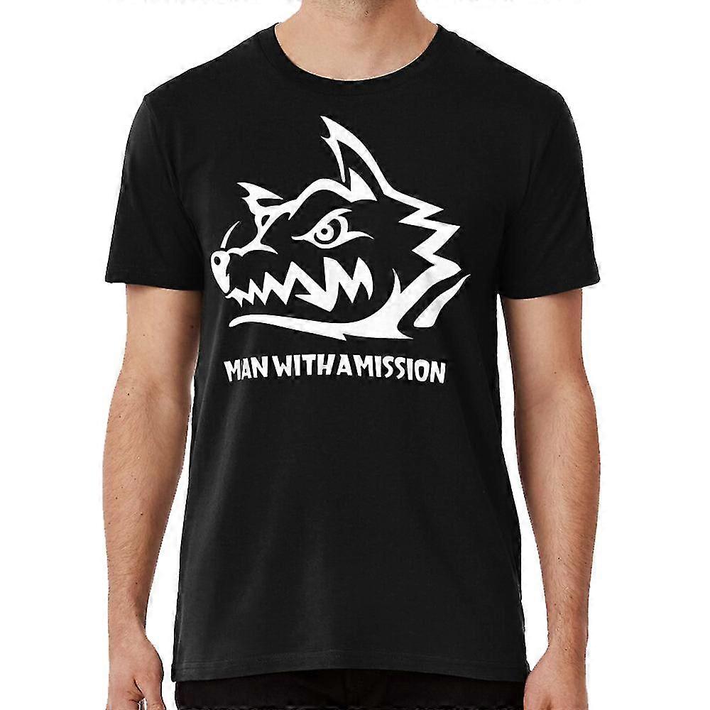 Hombre con una camiseta de misión japonesa