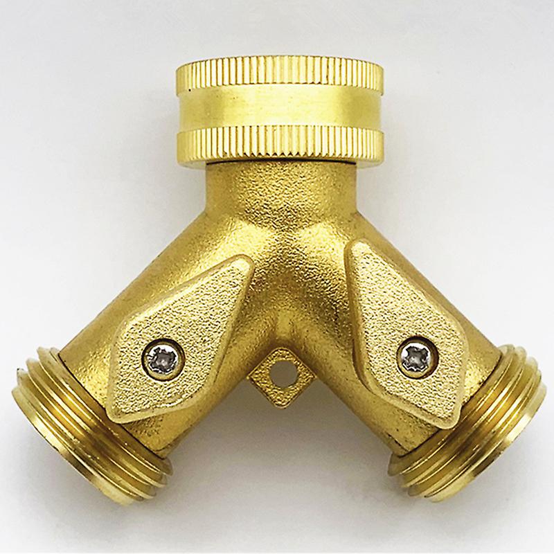 2-way brass tap socket (3/4") on cardboard