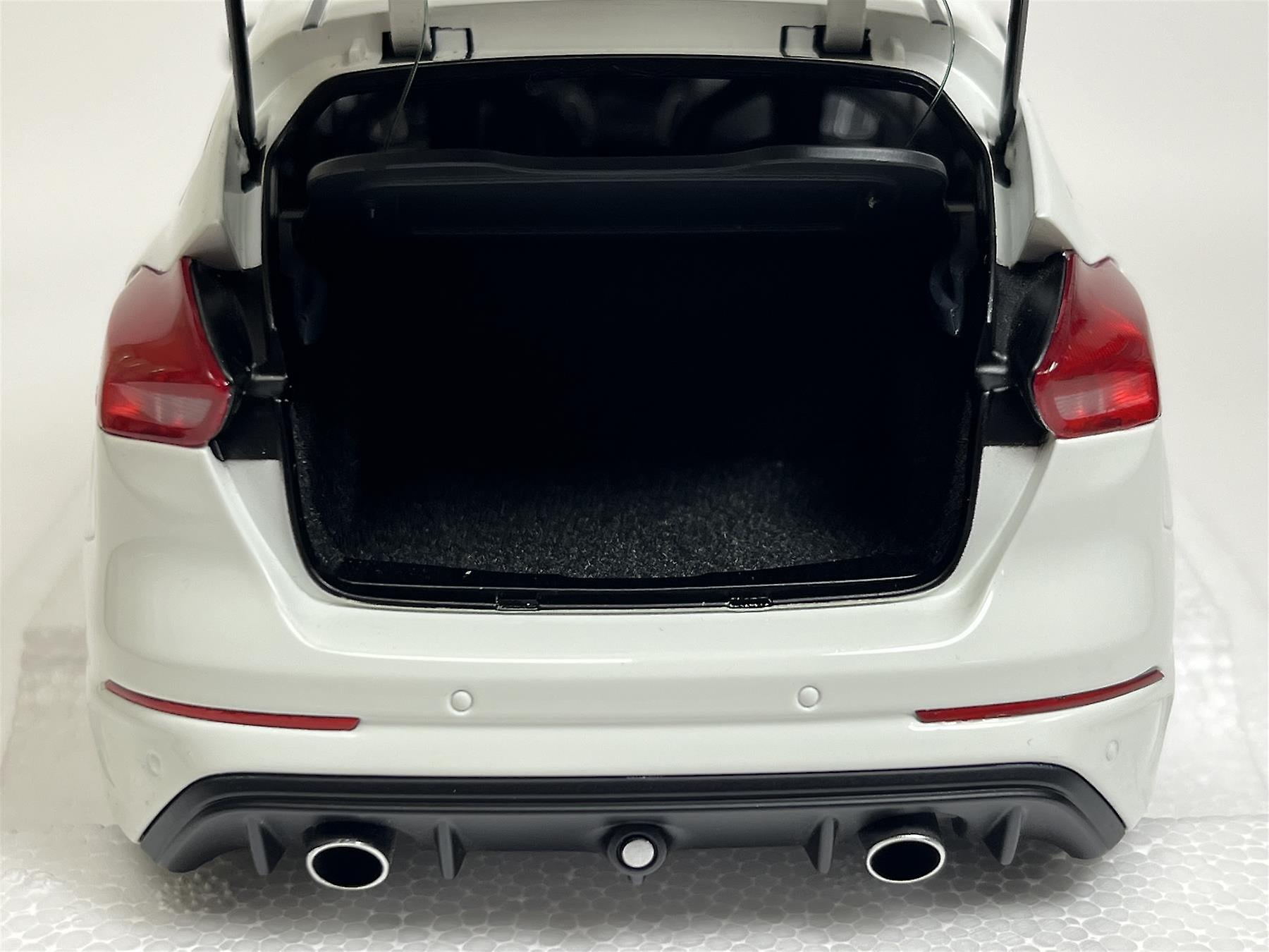 Ford Focus RS 2016 Frozen White 1:18 Scale Autoart 72951 Fruugo US