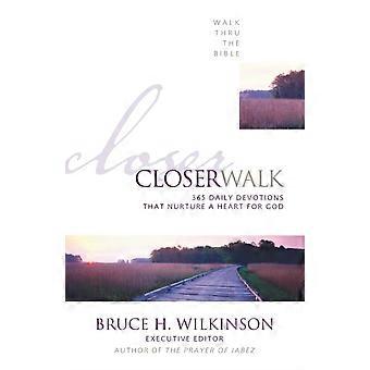 Uma Caminhada Mais Próxima: 365 Devocionais Diários que Nutrem um Coração para Deus - Bruce Wilkinson - Livro em Brochura - pt