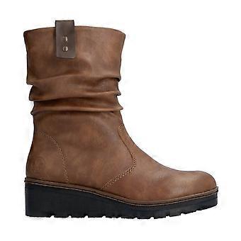 Botas curtas femininas Rieker X9155-24, cor marrom, com forro acolchoado, fecho com zíper e salto plataforma.