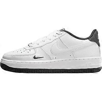 Buty do skateboardingu Nike Air Force 1 Lv8 Leather Low top, białe/czarne, unisex, HJ4560-100