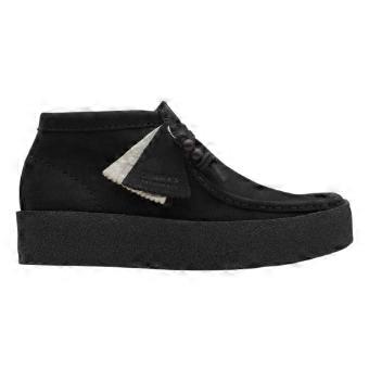 Clarks herrstövlar, modell Wallabee, i mocka.
