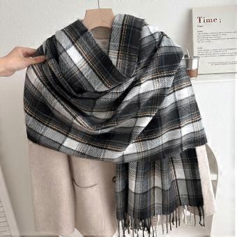 Autumn and winter atmosphere Pink dotted line plaid scarf Versatile couple milk Huhu fringed scarf Female students keep warm