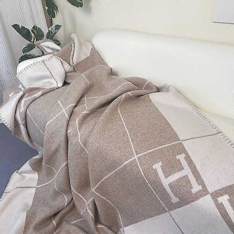 High-end light luxury classic H home letter wool blanket office nap air conditioner sofa blanket handmade blanket winter