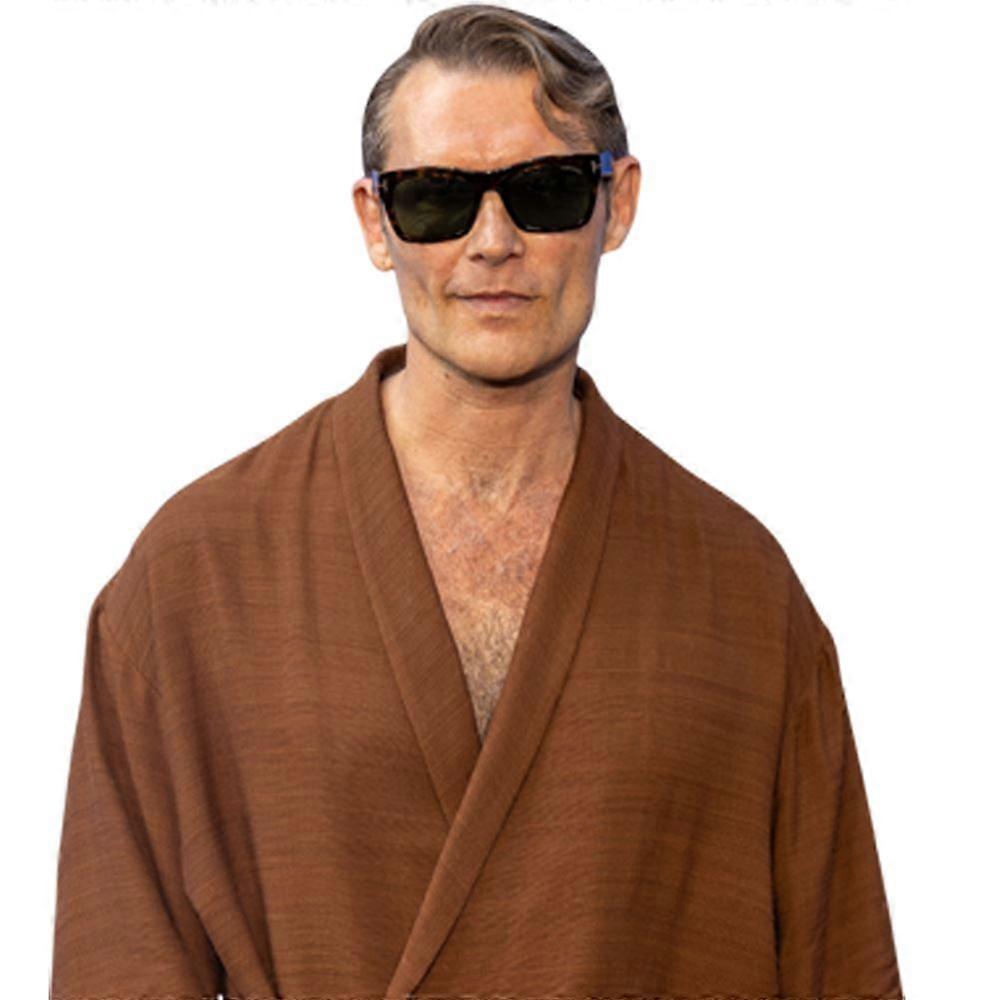 John Partridge (brun outfit) halvkropp kompis utskärning