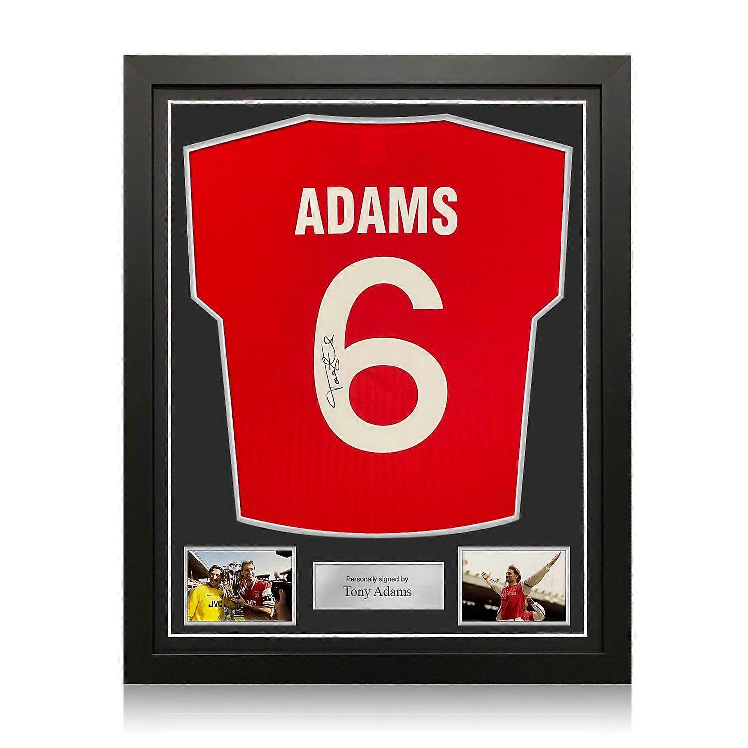 Tony Adams a signé le maillot de football d’Arsenal en 1985. Cadre standard
