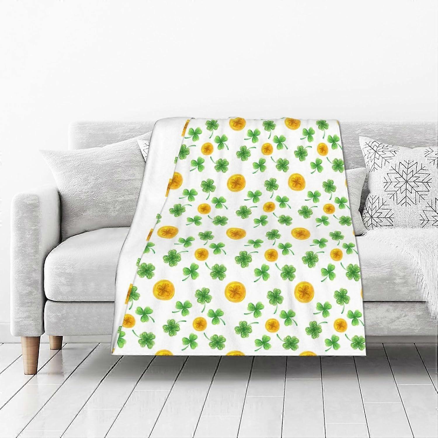 Happy St Patrick' s Day Throw Blanket Lucky Green Shamrock Leaf Gold Pattern Blanket for Picnic Camping Travel Lightweight Fuzzy Cozy Blanket and Thro