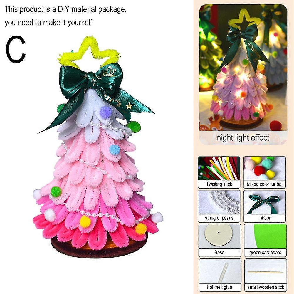 DIY juletresett med piperensere, trepinner og pynt til juledekorasjon