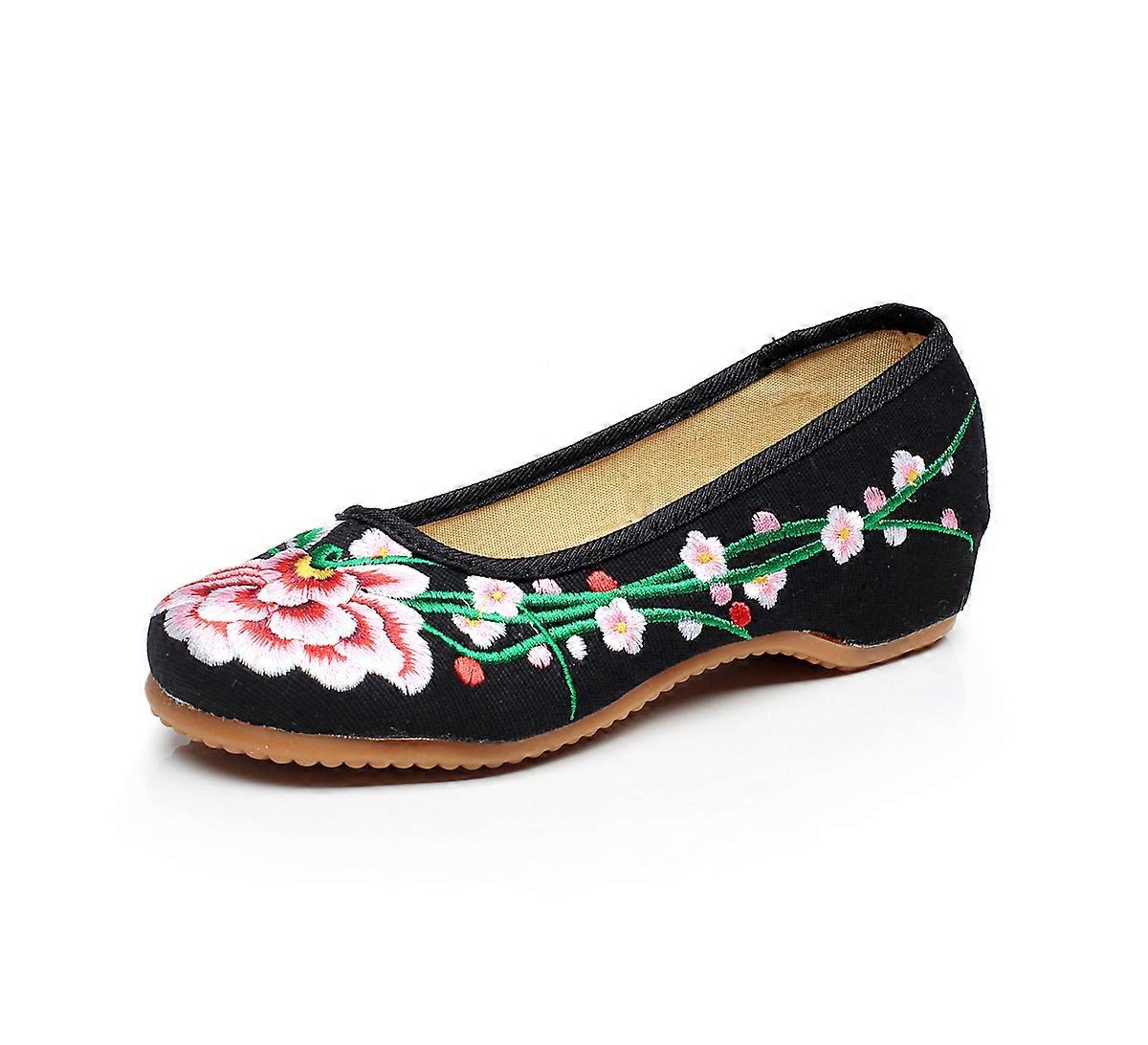 Cloth Embroidered Shoes