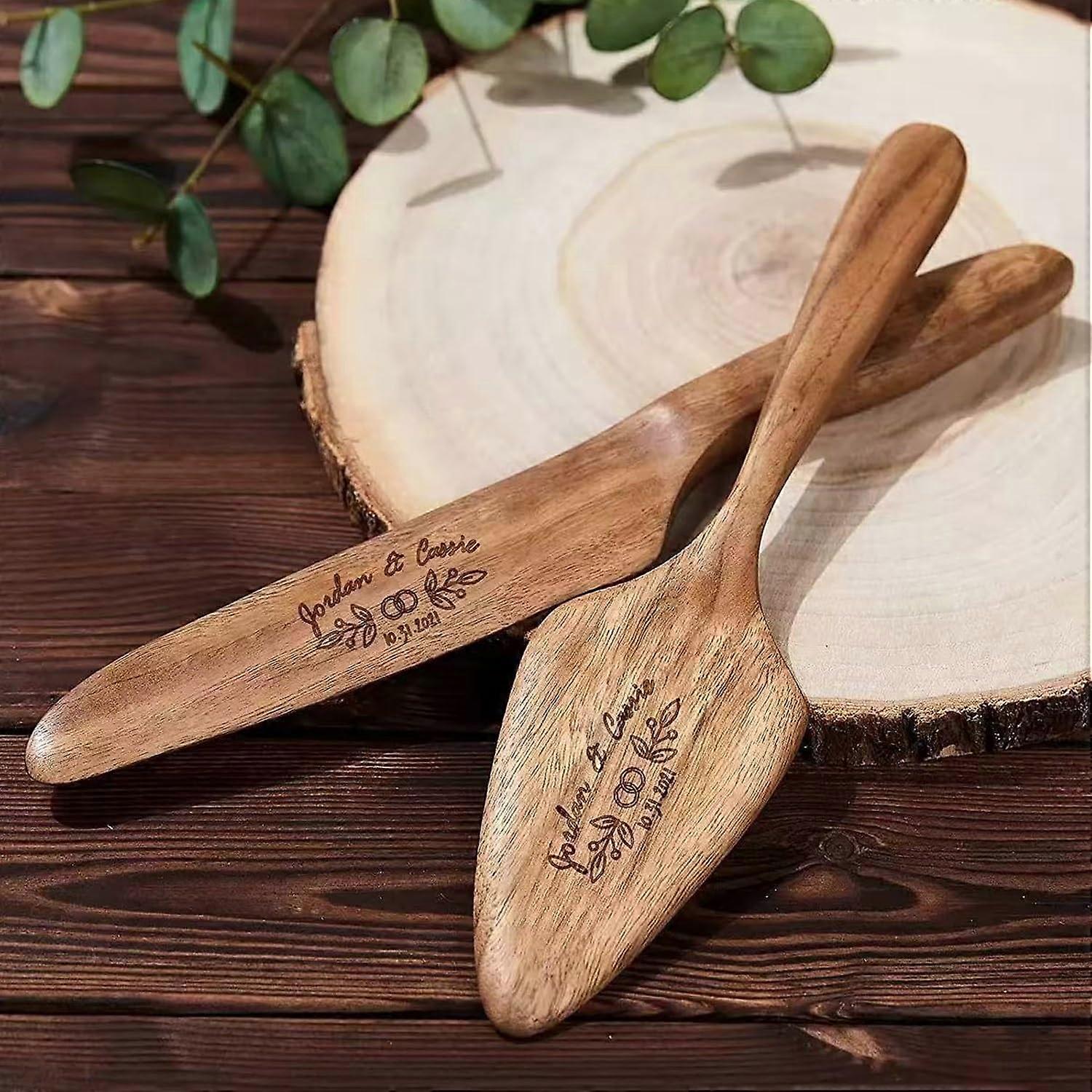 Wedding Cake Cutting Set with Rustic Wooden Handles, Custom Engraved Bride and Groom Server