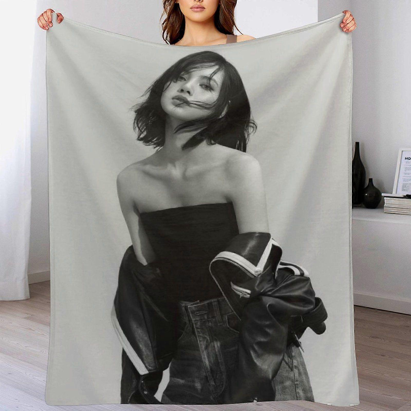 Lisa Durable Snuggly Blanket for Home  TV Time Anti-Wrinkle Plush Quick Drying