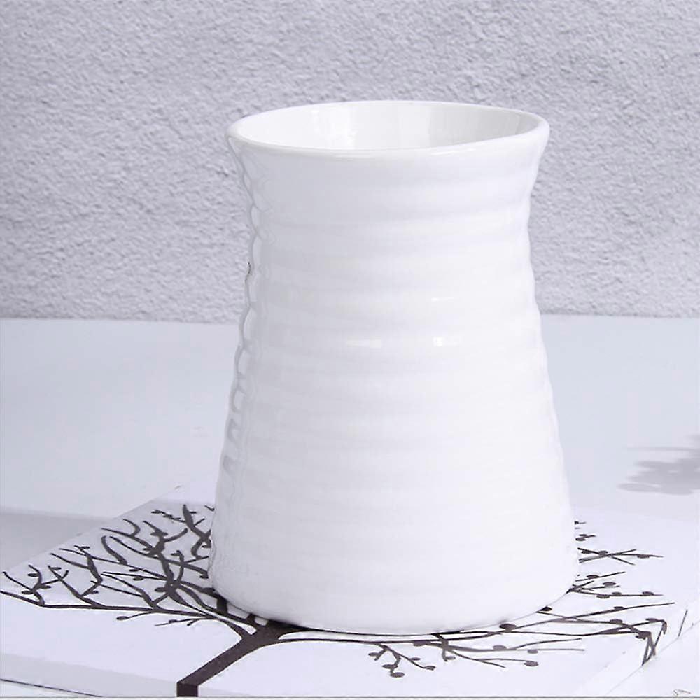 White Ceramic Flower Vase/Flower Pot