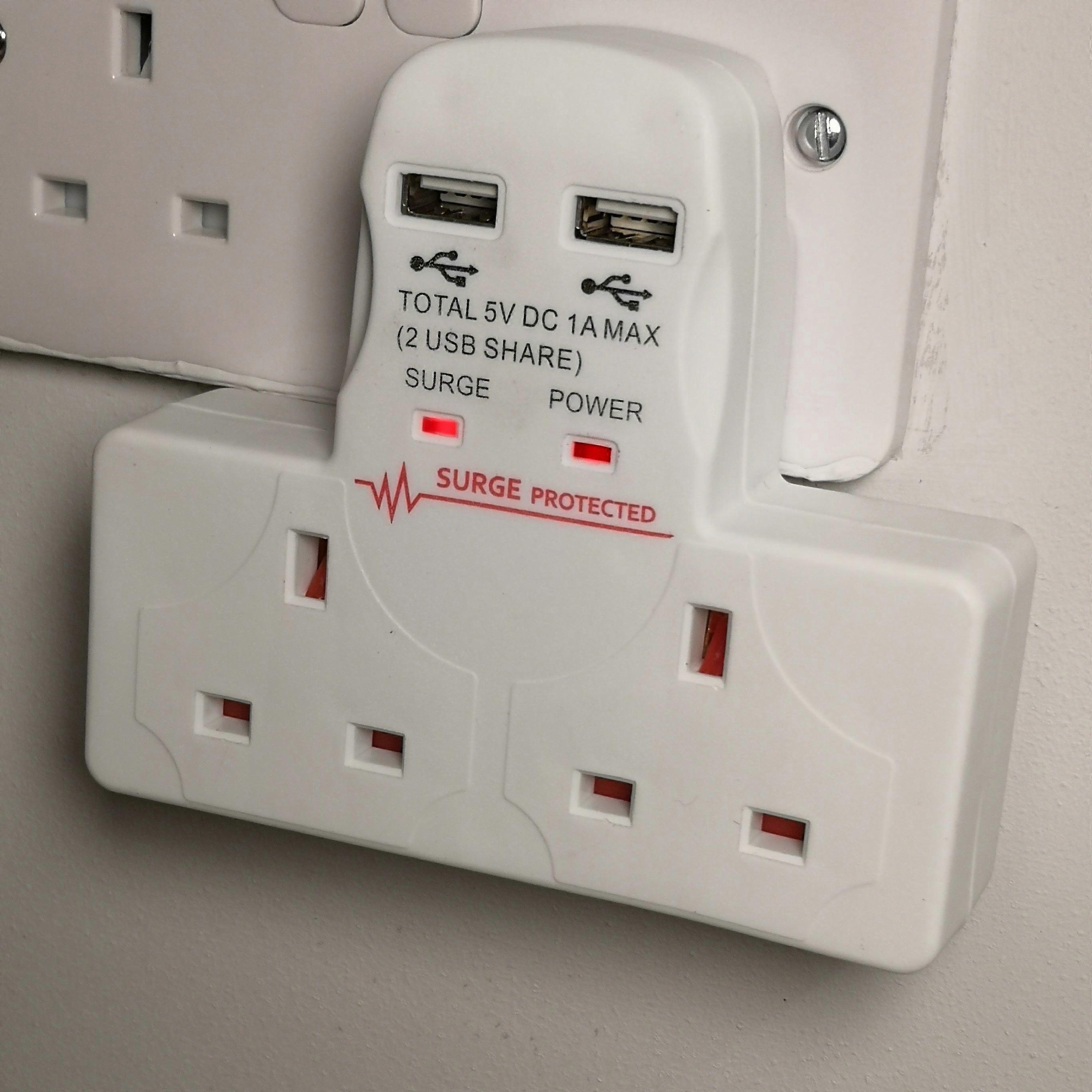 Premier Surge Protected 2 Way Adapter With 2 Usb Sockets