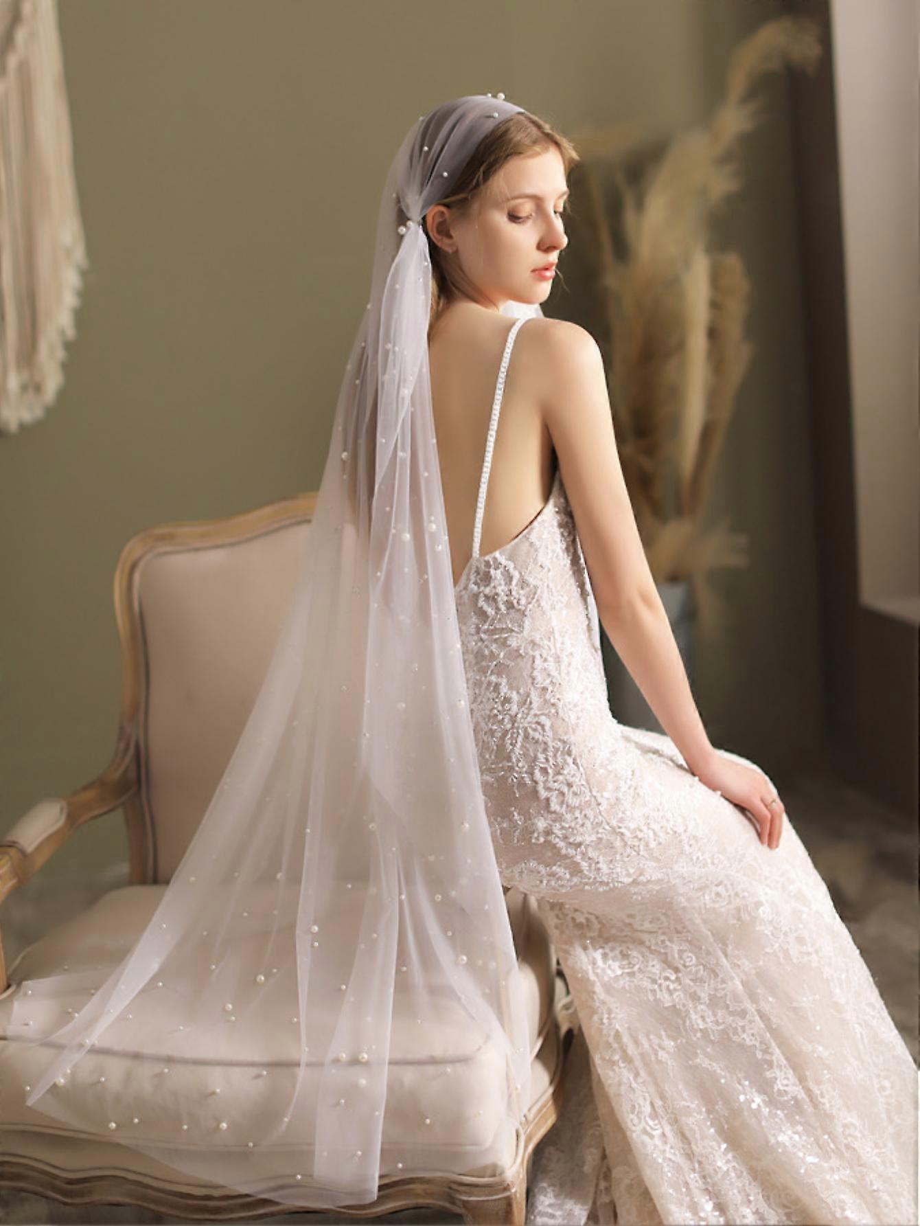 Retro hat style bridal veil with pearls, white, double-sided with clips, elegant wedding veil for photos and ceremony