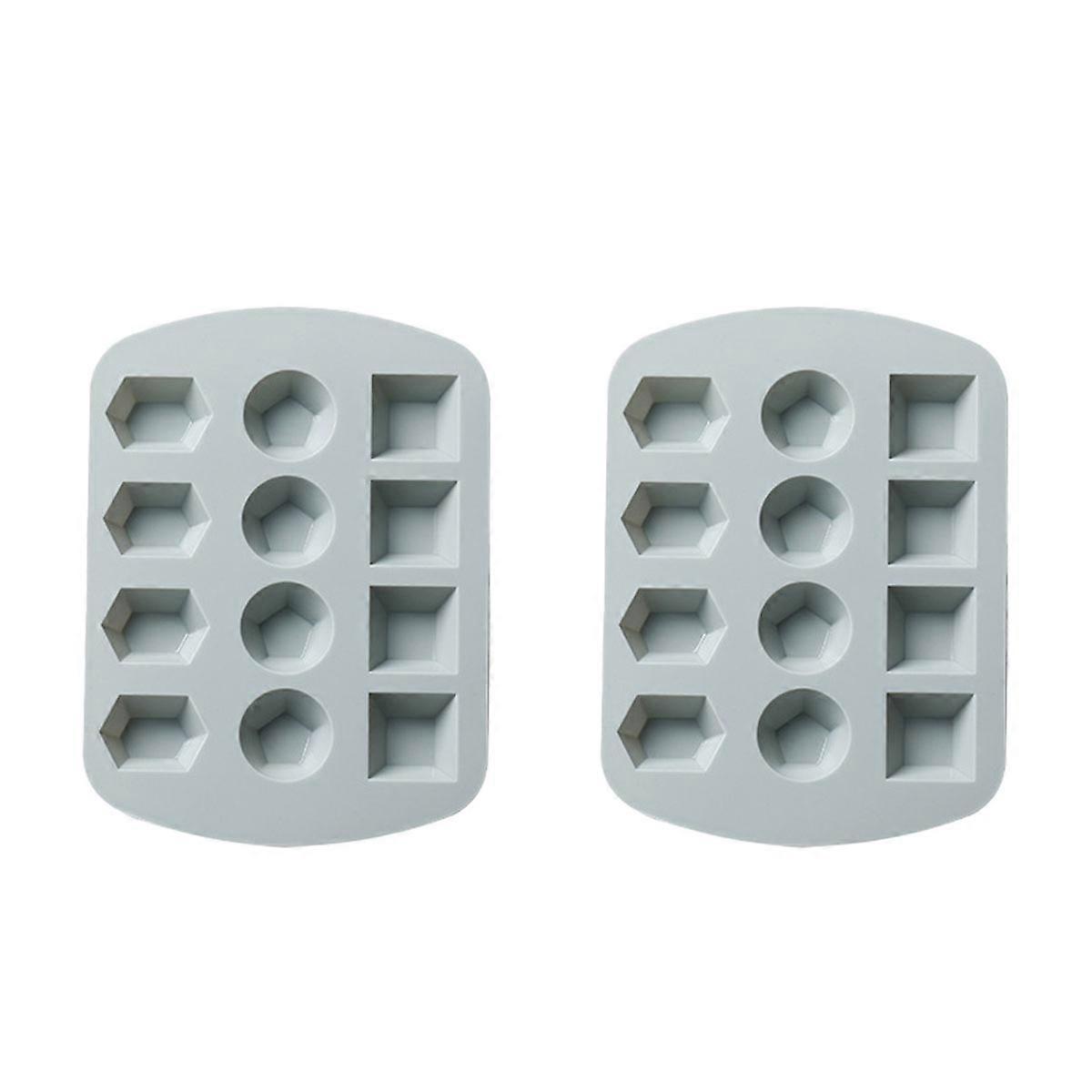 2 stuks ijsblokjesvormpjes, biscuitchocoladevormpjes en 3 soorten verschillende edelsteenkristalvormpjes.