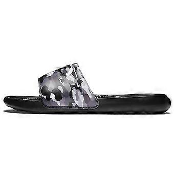 Chinelo Nike Victori One Estampado 'Camuflado Preto Cinza' CN9678-001