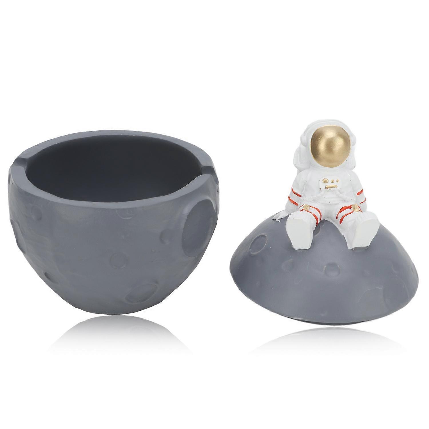 Astronaut Ashtray Gold Moon Theme Resin Material Decorative Deep Capacity Portable Ashtray with Lid