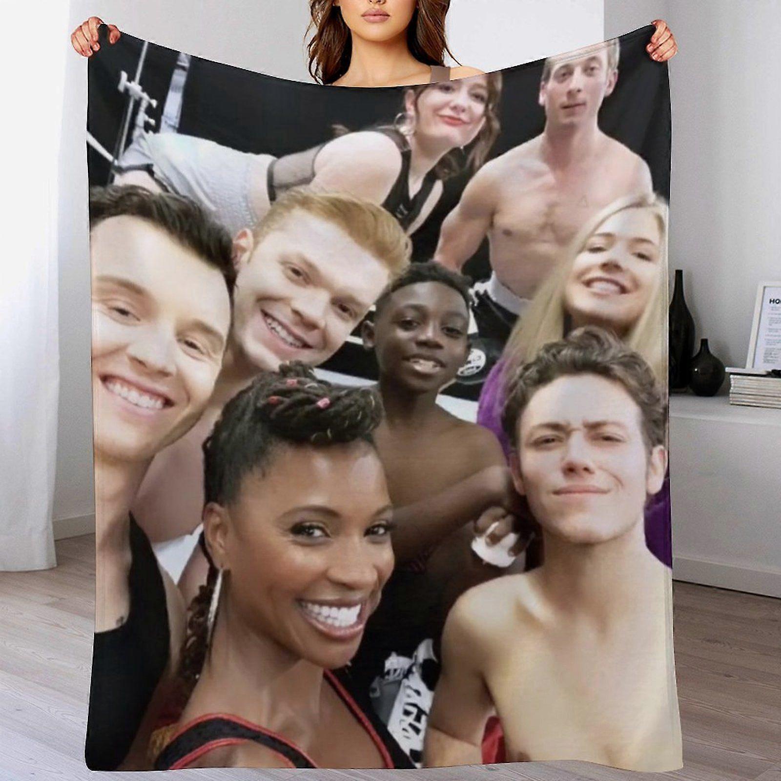 Manta de veludo elegante Carl Gallagher para cama e sofá, ideal para todas as estações, resistente a bolinhas, com toque macio e aconchegante.