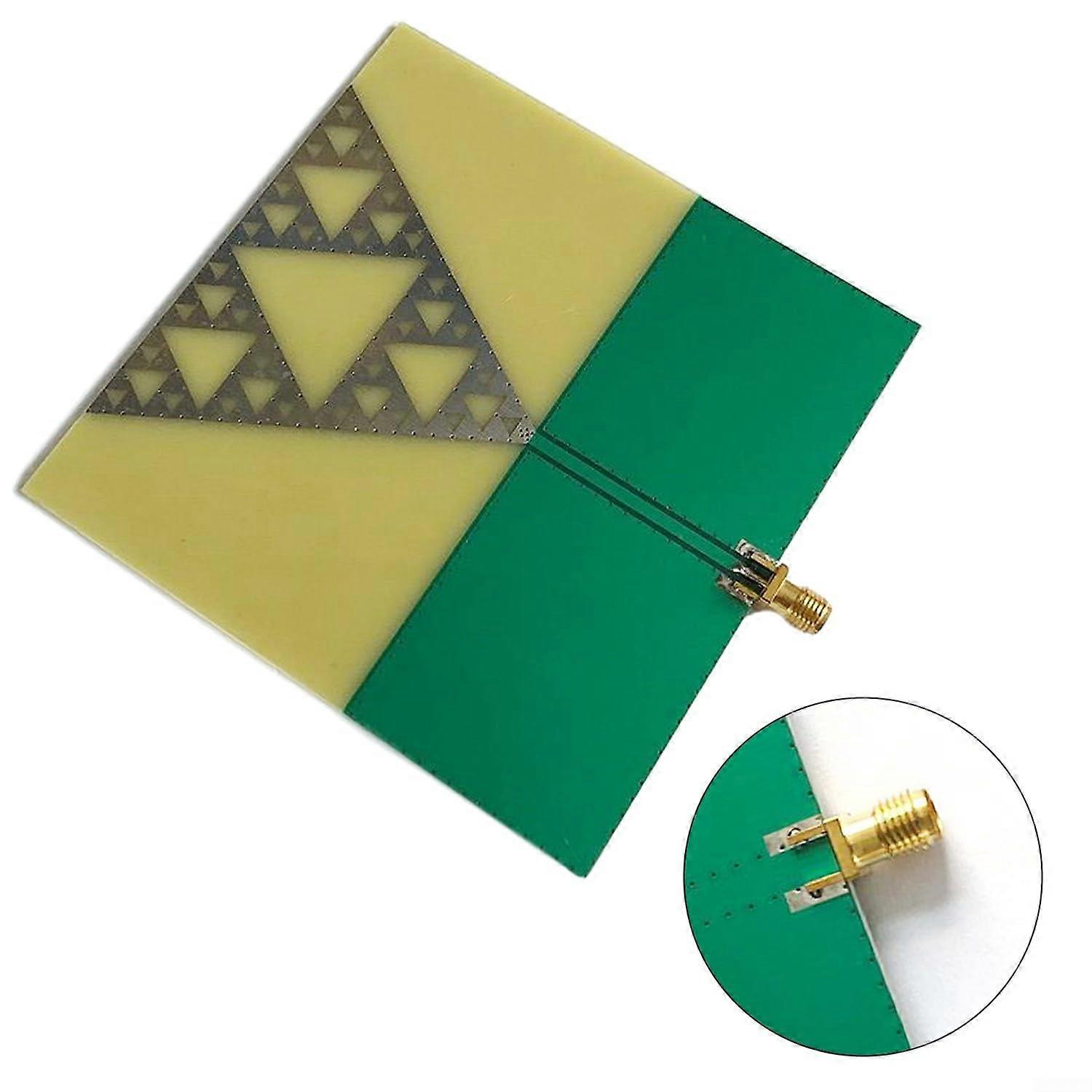 Advanced fractal antenna board for performance RF signal amplification