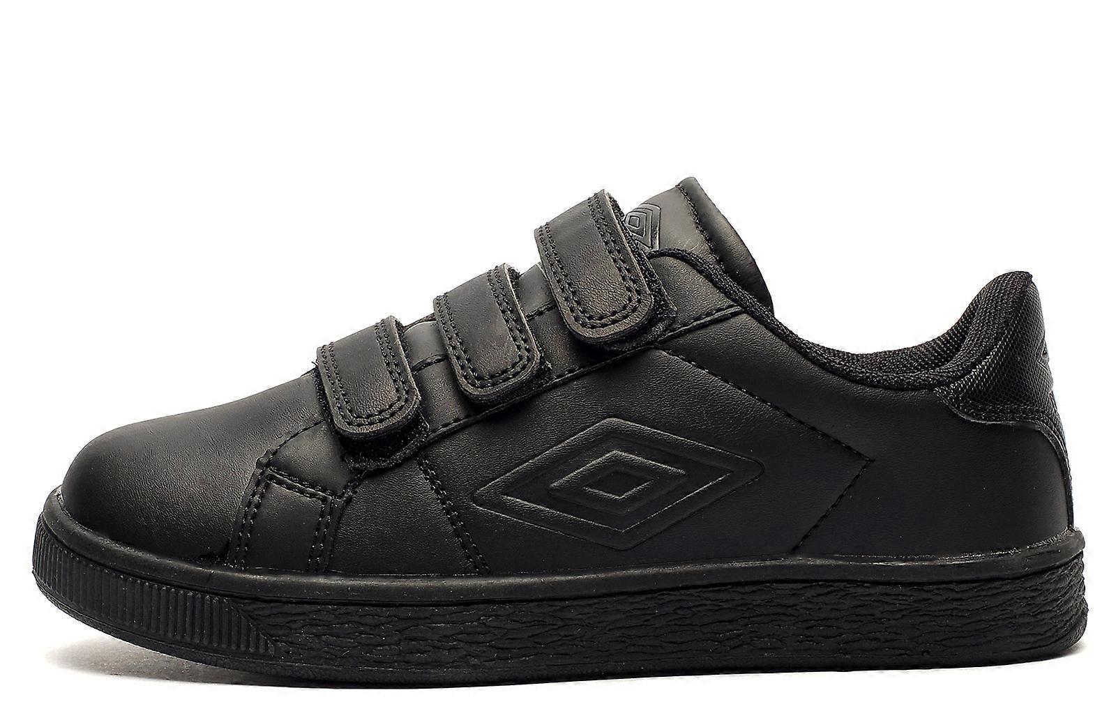 Umbro Medway V Junior Trainers Black