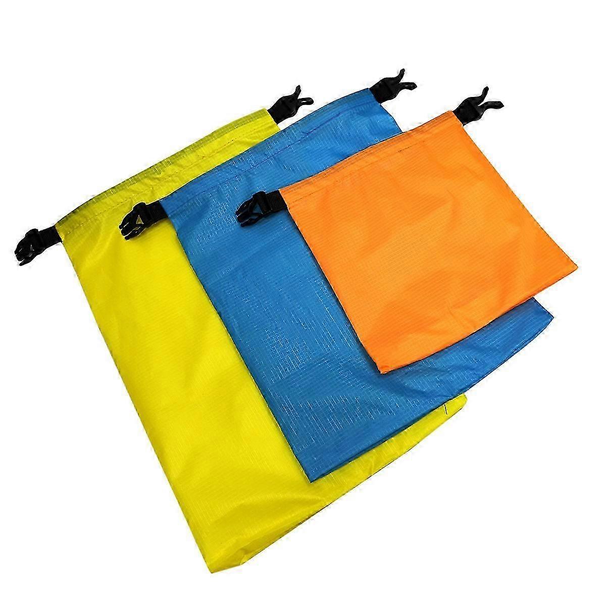 Floating Dry Bag for Swimmers Combining Safety and Practicality