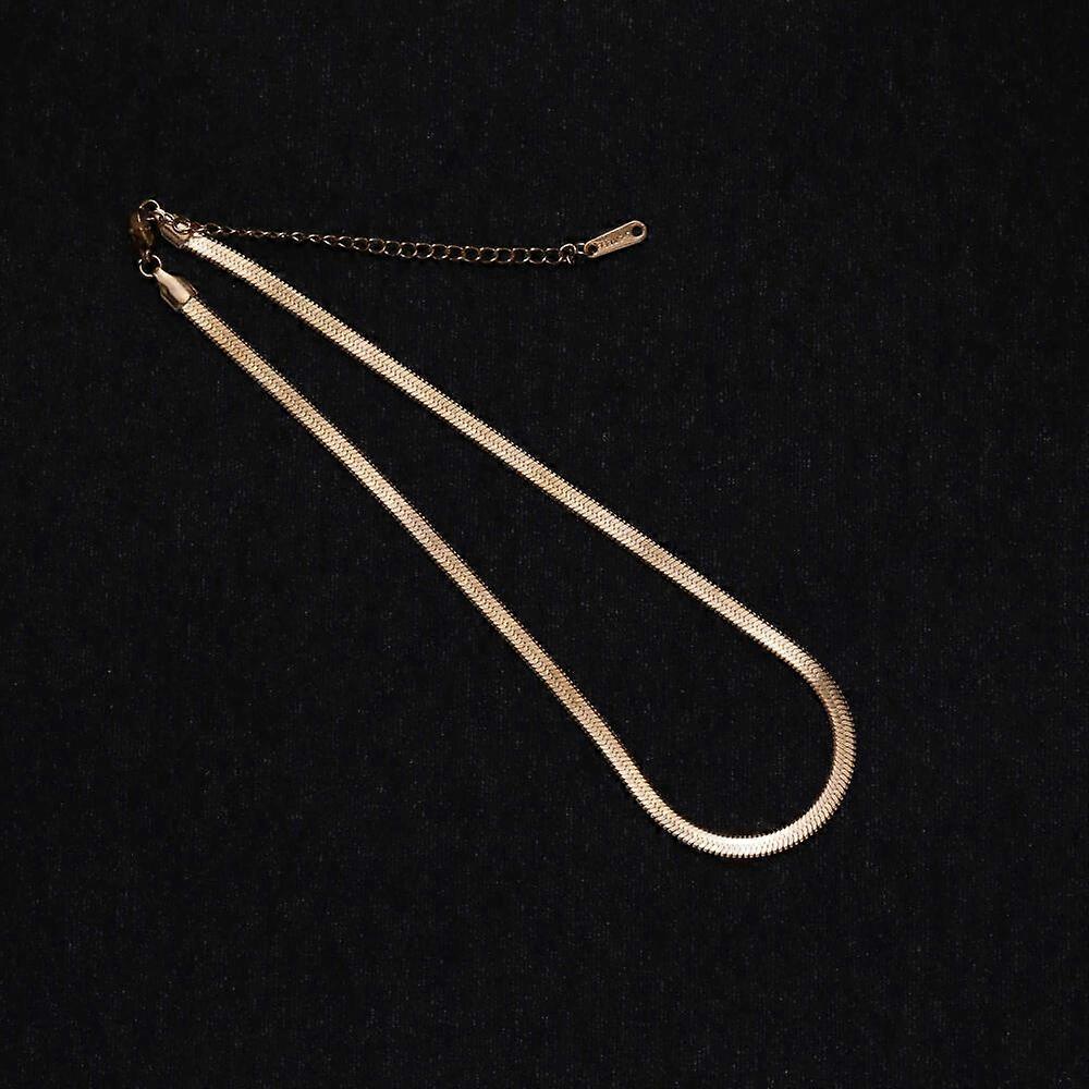 Women's adjustable snake chain necklace, sparkling and dazzling.